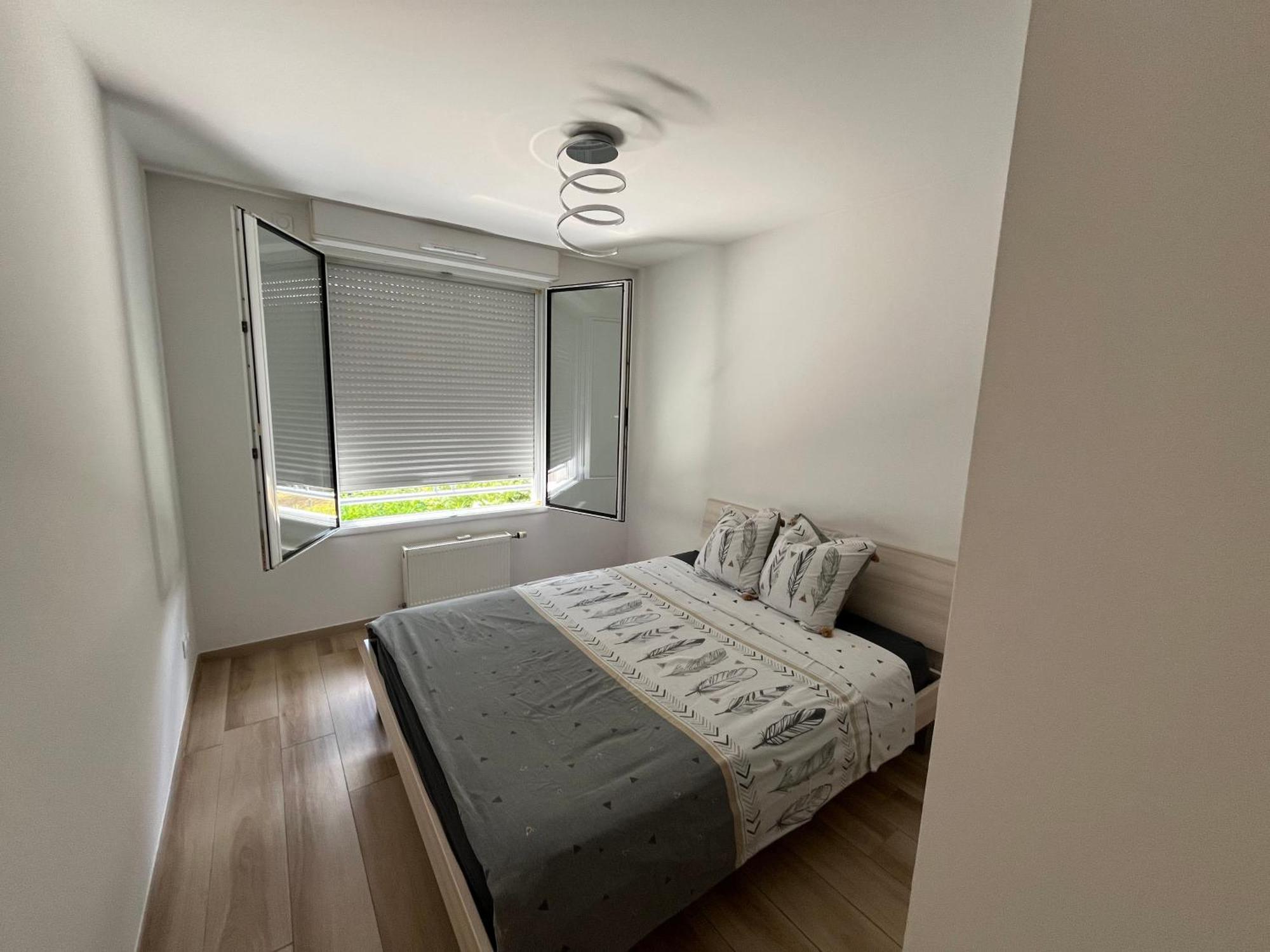 Appartement Entierement Equipe Charbonnieres-les-Bains Luaran gambar